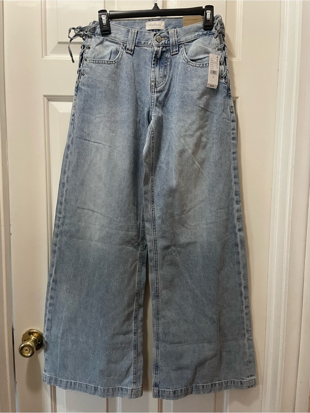 NWT PacSun Women’s Light Wash Wide Leg Jeans with Side Lace-Up Detail size 24